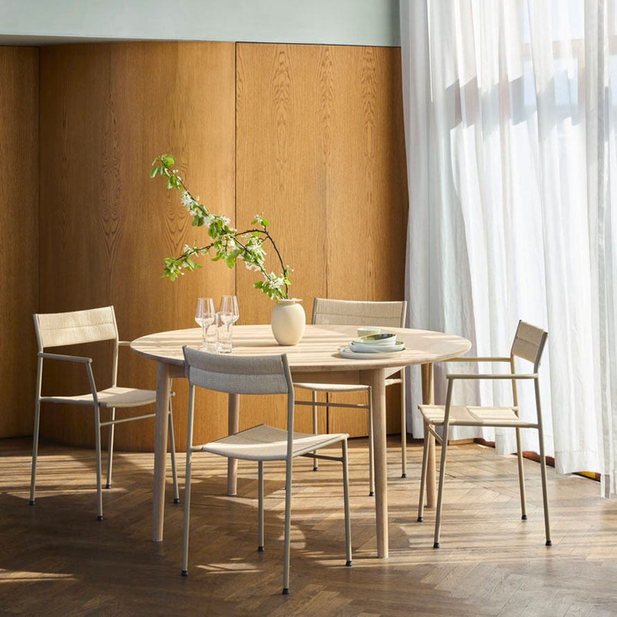 1200x_Expand_table_D140_light-oak_w_Vev_landscape_Northern_Ph_Sara-Spilling_High-res